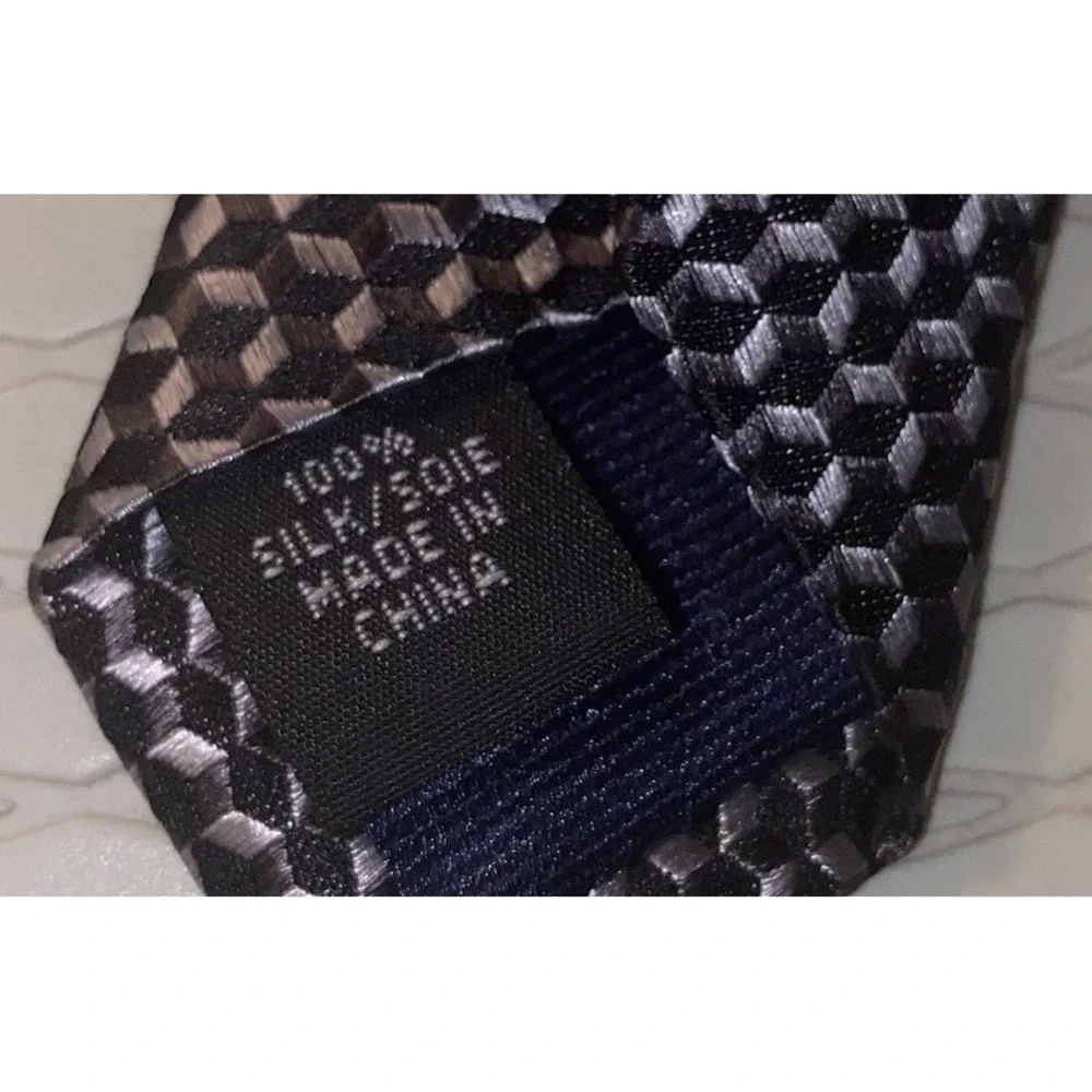 Michael Kors Men's 100% Silk Neck Tie Gray &Silver‎ Geometric 58